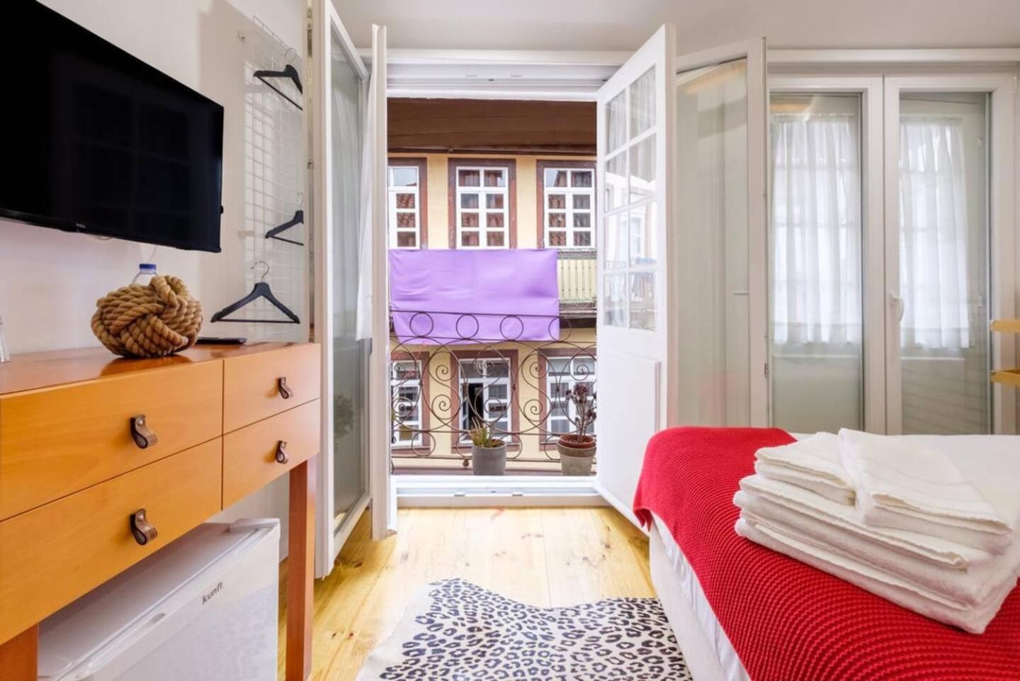 Casa Velhinha - Design, Culture And Comfort In Guimaraes Luaran gambar