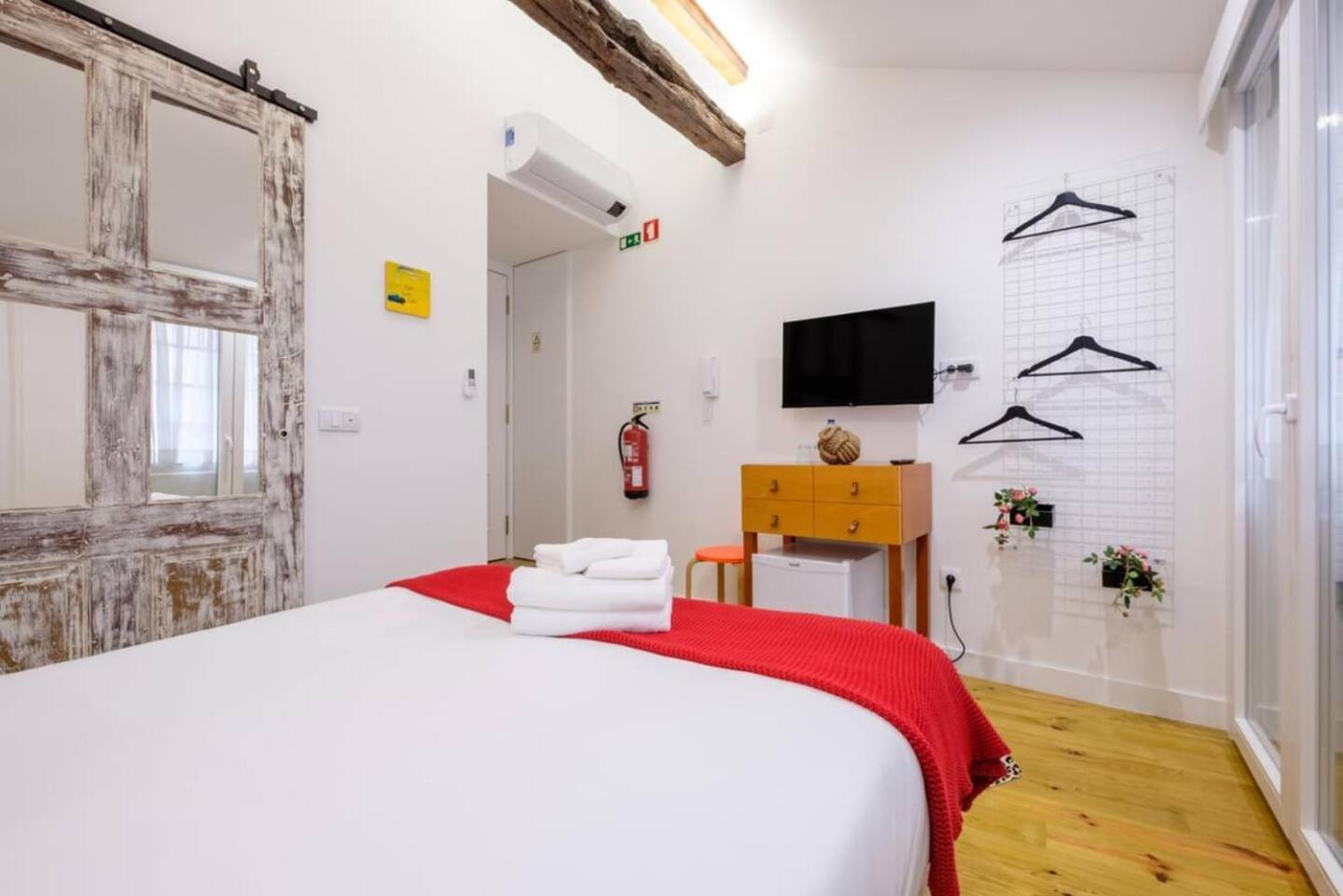Casa Velhinha - Design, Culture And Comfort In Guimaraes Luaran gambar