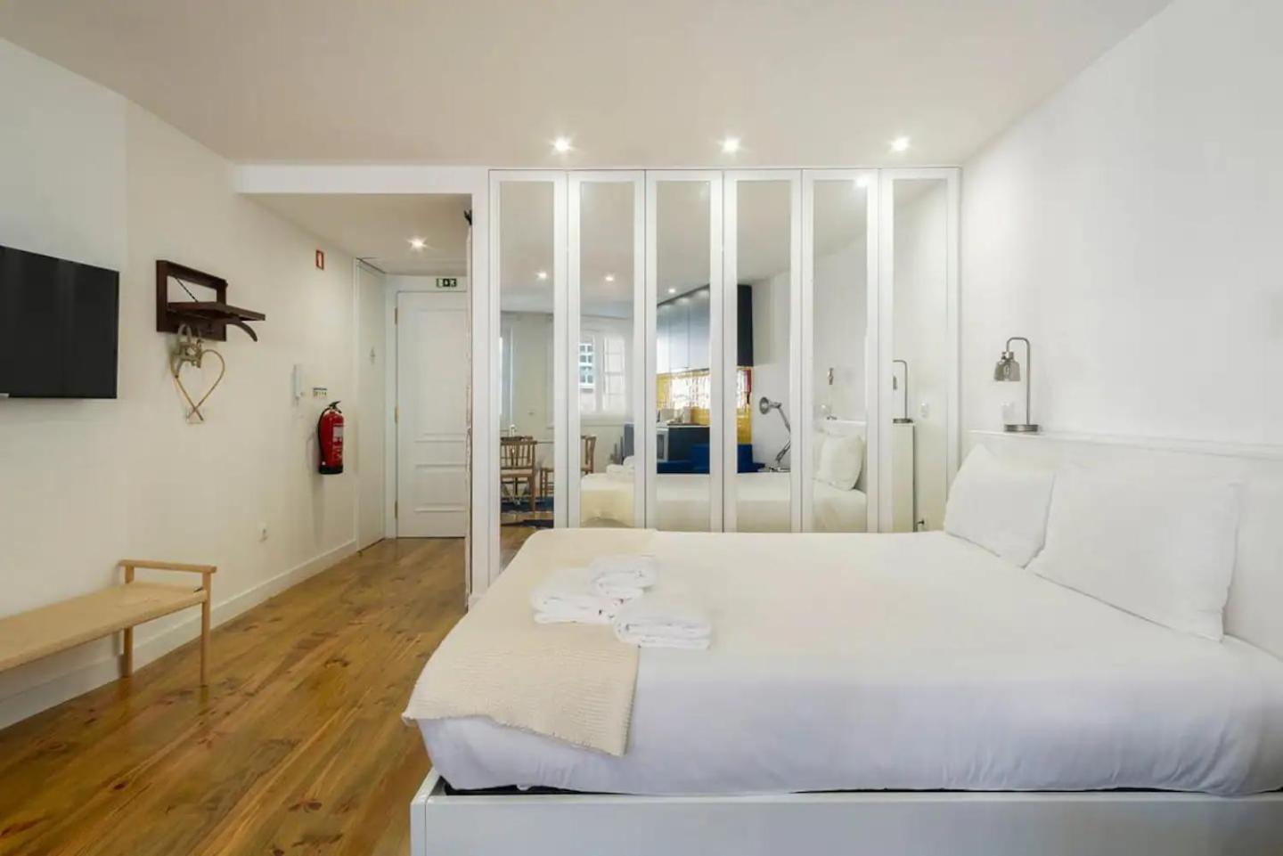 Casa Velhinha - Design, Culture And Comfort In Guimaraes Luaran gambar