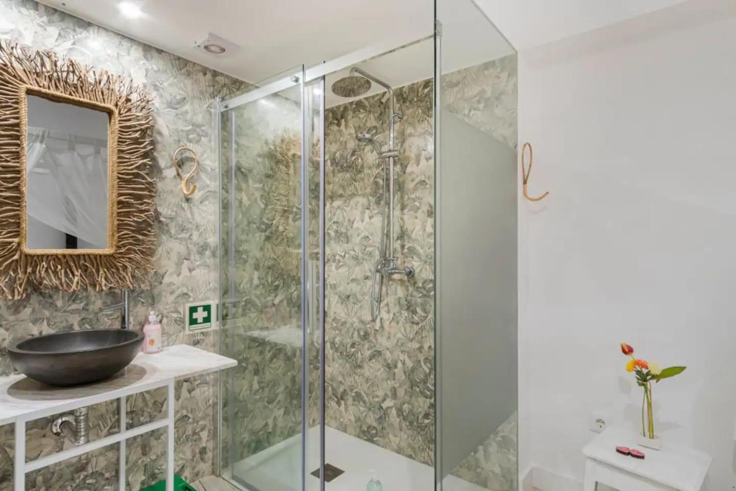 Casa Velhinha - Design, Culture And Comfort In Guimaraes Luaran gambar