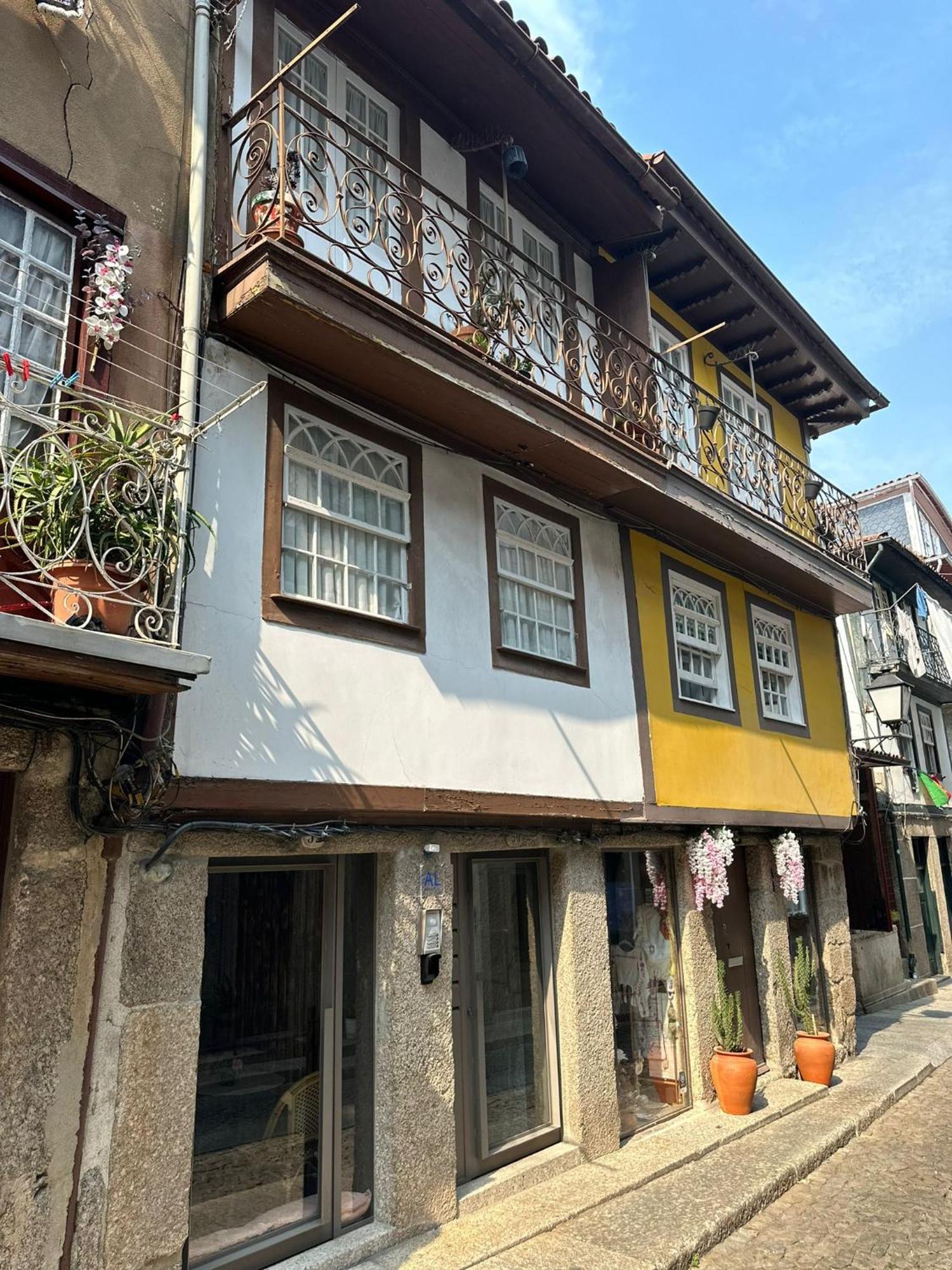 Casa Velhinha - Design, Culture And Comfort In Guimaraes Luaran gambar